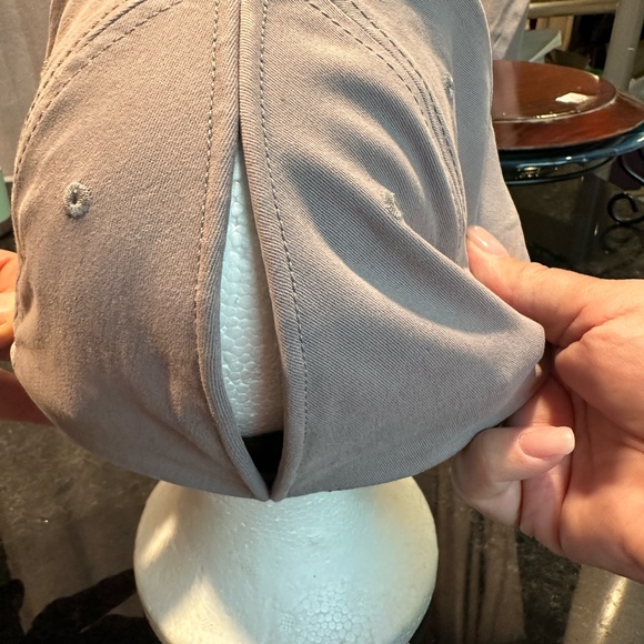 PONYBACK LIGHT GRAY HAT Size  Med/ Large - Picture 5 of 11